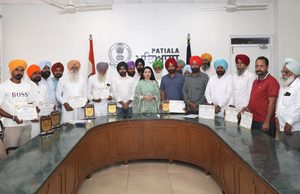ਪਰਾਲੀ ਨਾ ਸਾੜਨ ਵਾਲੇ ਪਟਿਆਲਾ ਜ਼ਿਲ੍ਹੇ ਦੇ 22 ਕਿਸਾਨਾਂ ਦਾ ‘ਵਾਤਾਵਰਣ ਦੇ ਰਾਖੇ’ ਪ੍ਰਸ਼ੰਸਾ ਪੱਤਰਾਂ ਨਾਲ ਸਨਮਾਨ