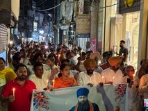 ਪਰਵਿੰਦਰ ਝੋਟਾ ਕਤਲ ਕੇਸ ਵਿੱਚ ਇਨਸਾਫ਼ ਦੀ ਮੰਗ ਨੂੰ ਲੈਕੇ ਗੁਰਸ਼ਰਨ ਕੌਰ ਰੰਧਾਵਾ ਦੀ ਅਗਵਾਈ ਹੇਠ ਸਮਾਣਾ ਵਿਖੇ ਵਿਸ਼ਾਲ ਕੈਂਡਲ ਮਾਰਚ।,ਭਗਵੰਤ ਮਾਨ ਸਰਕਾਰ ਅਸਤੀਫ਼ਾ ਦੇਵੇ ਅਤੇ ਨਸ਼ਿਆਂ ਨੂੰ ਲੈਕੇ ਕਤਲ ਮਾਮਲੇ ਦੀ ਜਾਂਚ ਸੀਬੀਆਈ ਕਰੇ: ਰੰਧਾਵਾ